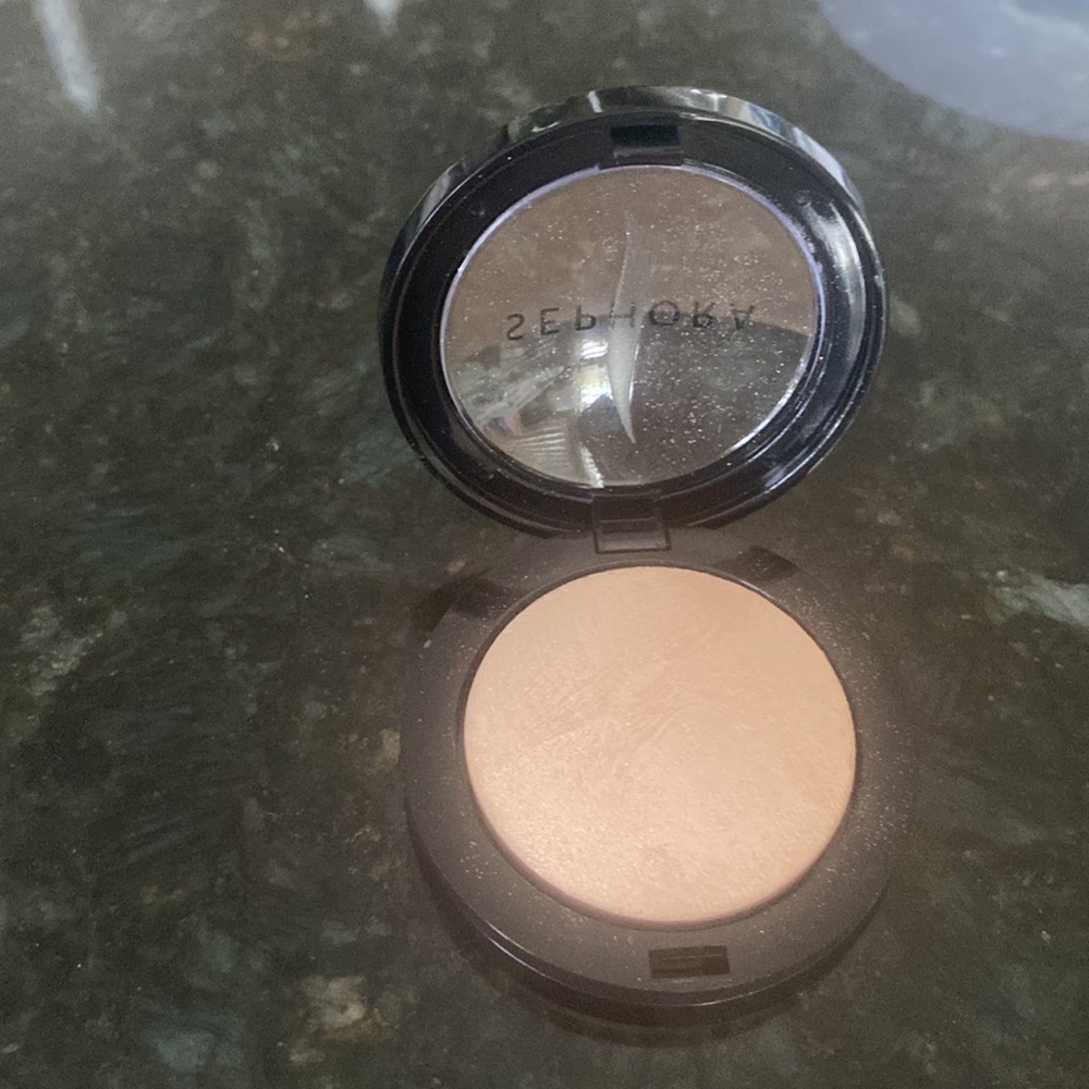 Sephora Micro Smooth Baked Luninizer Compact